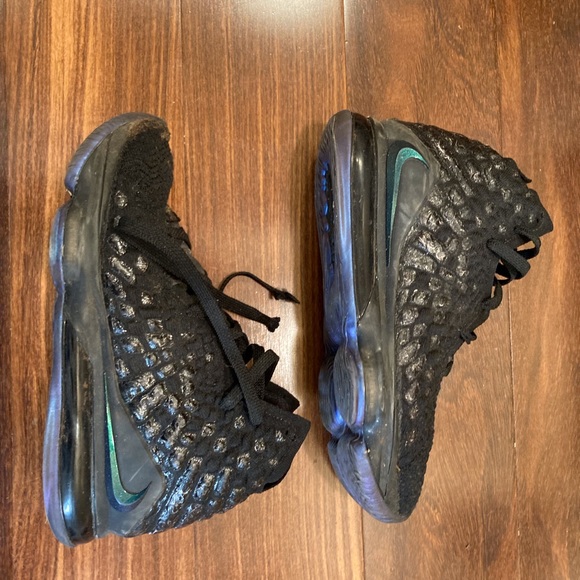 Lebron James XVII Nike Basketball Shoes - Picture 5 of 11